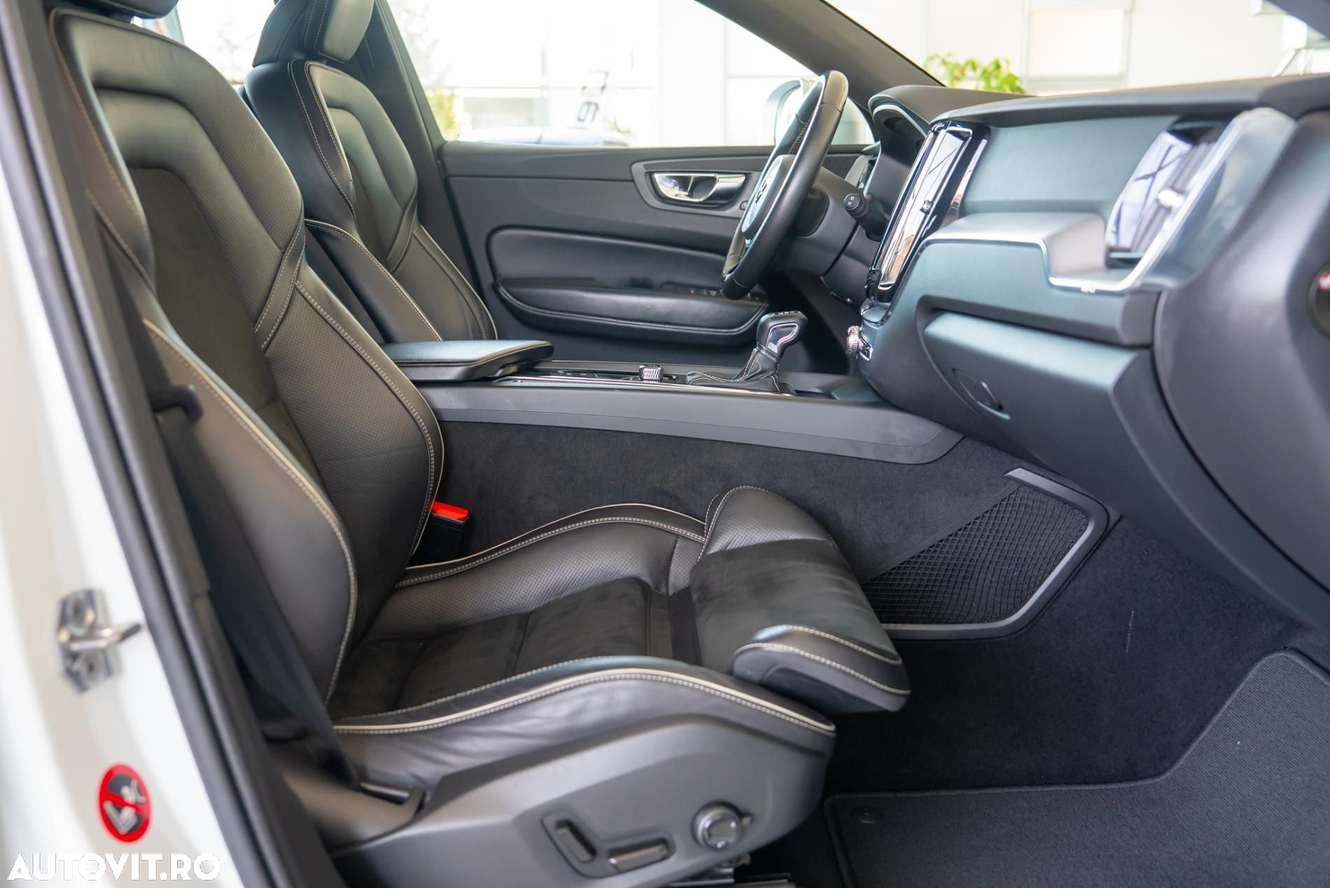 Volvo XC 60 D5 AWD R-Design - 18