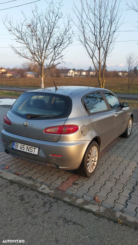 Alfa Romeo 147 1.9 Multijet Distinctive - 10