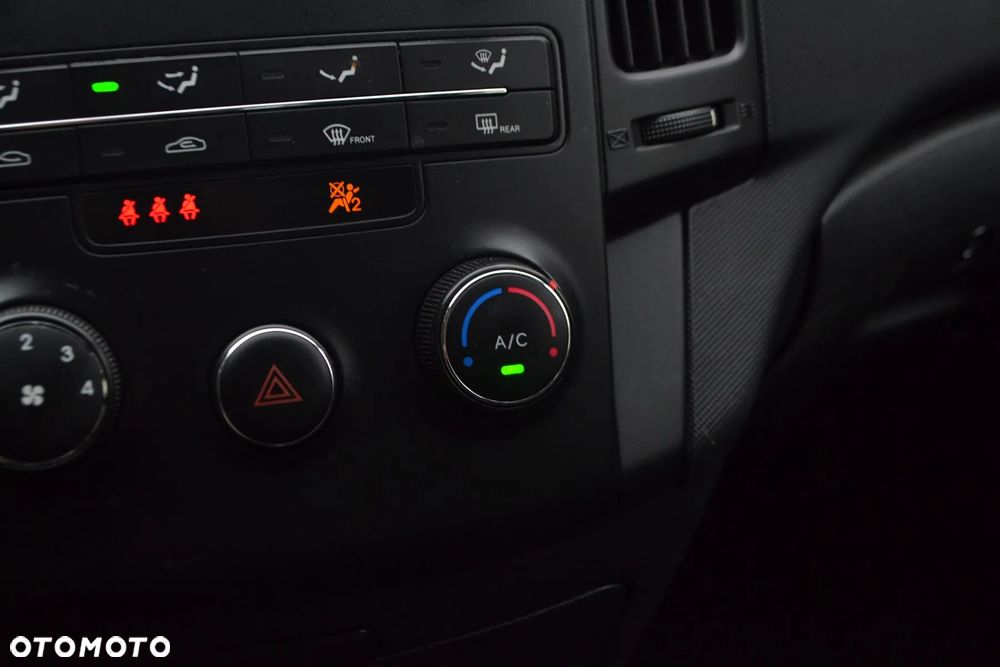 Hyundai i30 i30cw 1.6 CRDi UEFA EURO 2012 Edition - 9