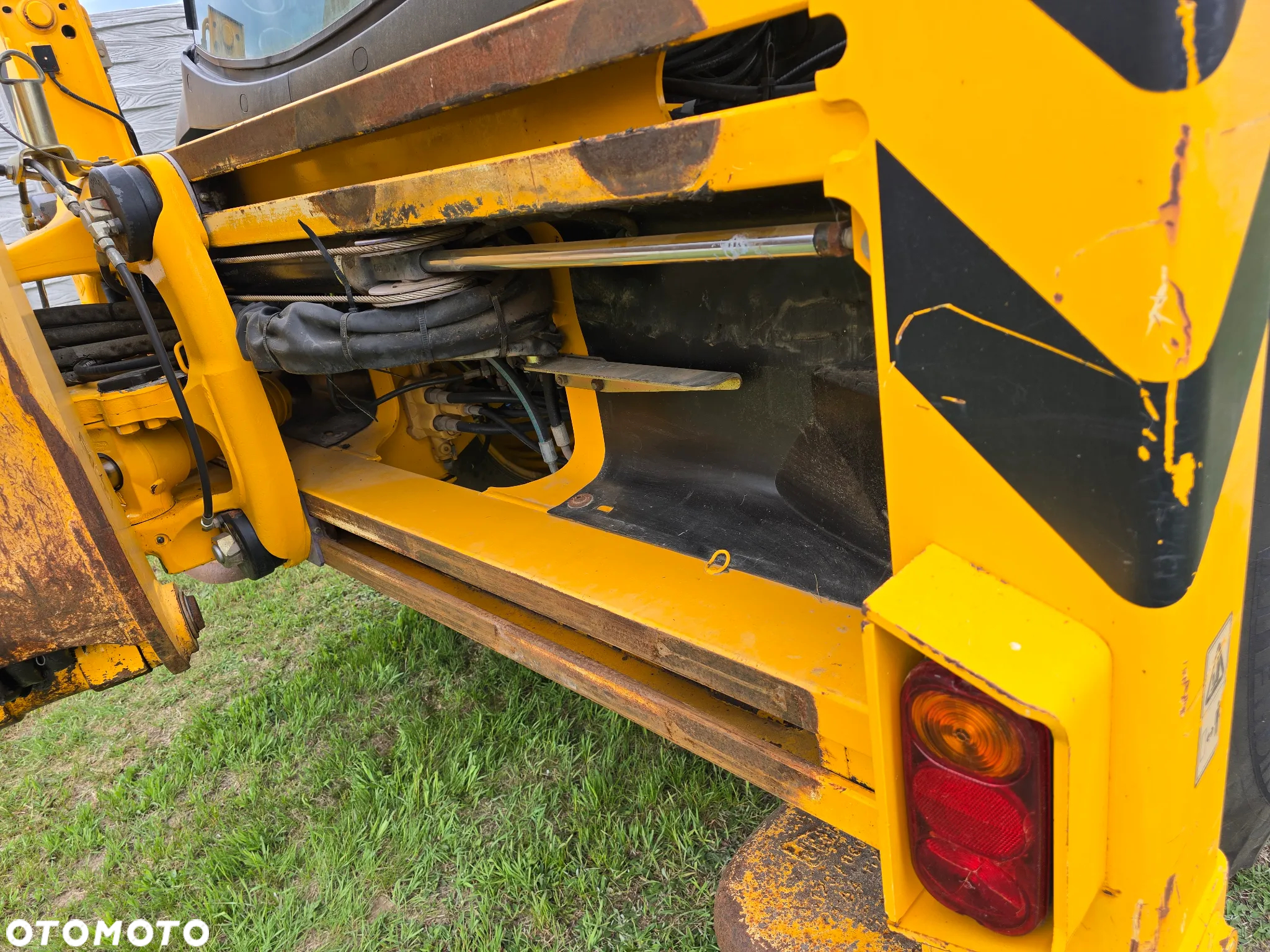 JCB - 10