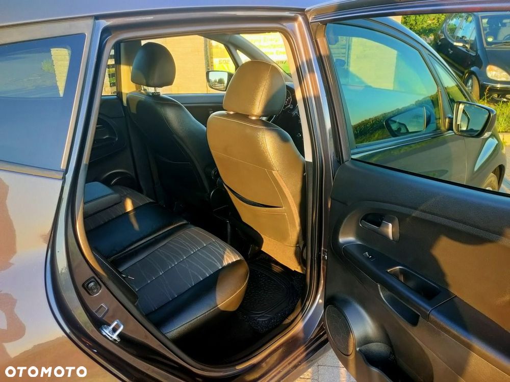 Kia Venga - 16
