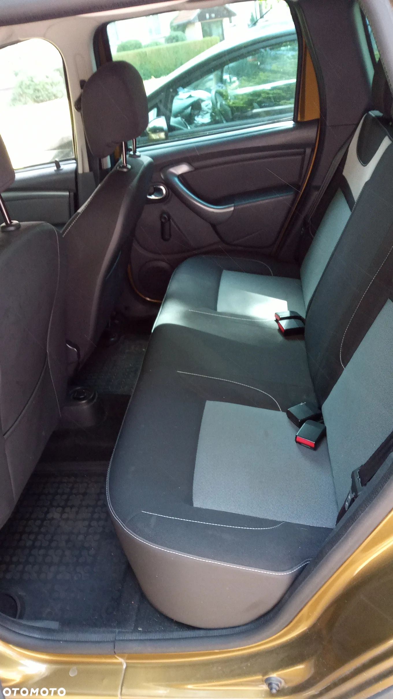 Dacia Duster 1.6 SCe Urban Explorer S&S - 10