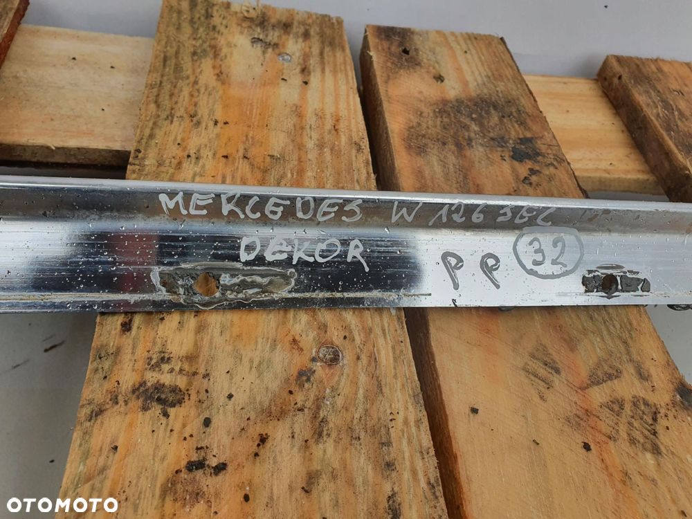 Mercedes W126 C126 SEC LISTWA SZYBY PRAWA PRZEDNIA - 3