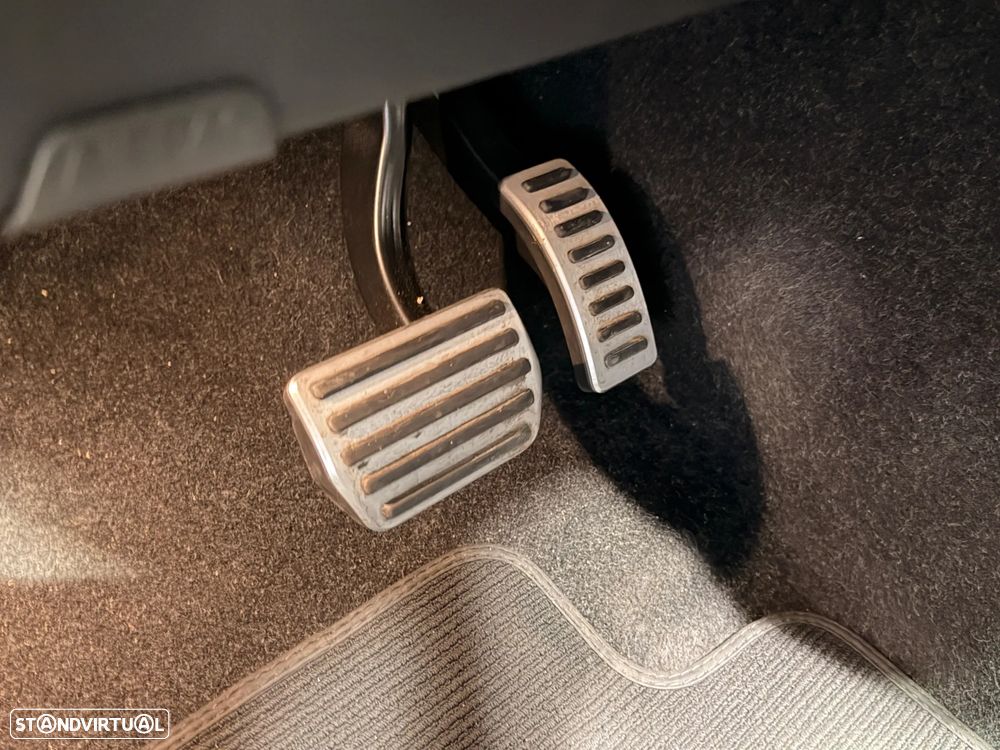 Volvo XC 40 2.0 D4 R-Design AWD - 38