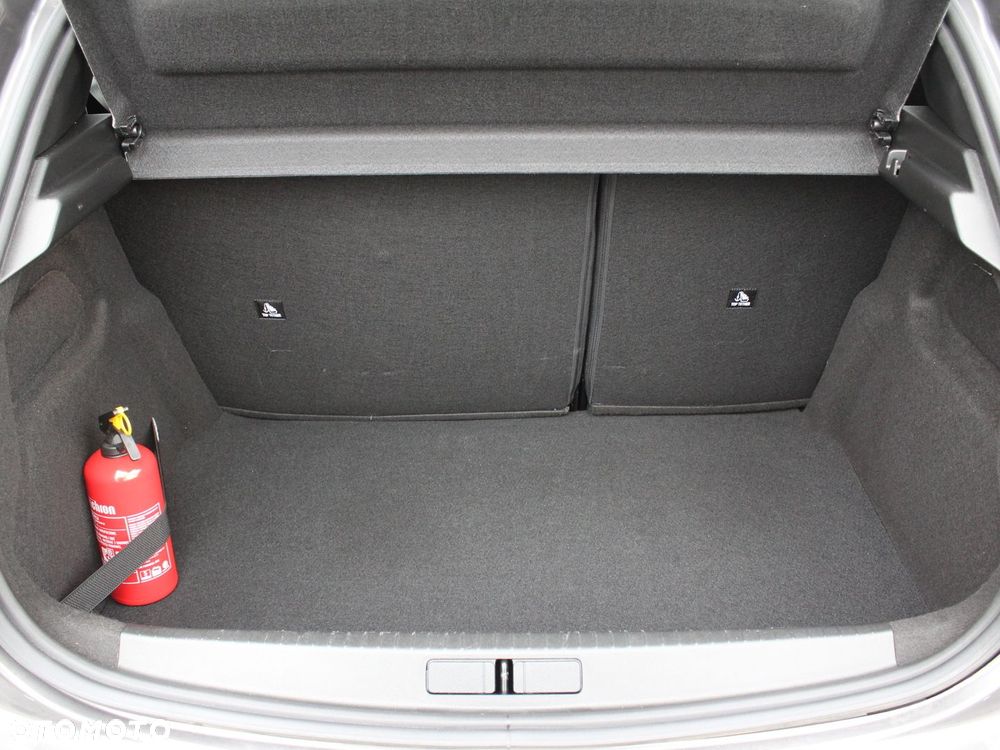 Peugeot 208 - 16
