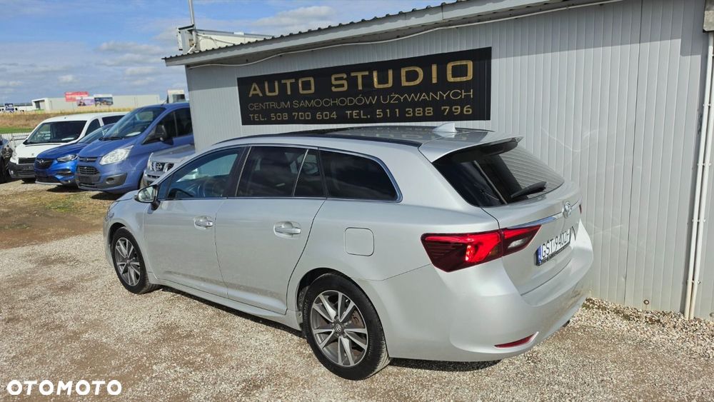 Toyota Avensis 2.0 D-4D Premium - 3