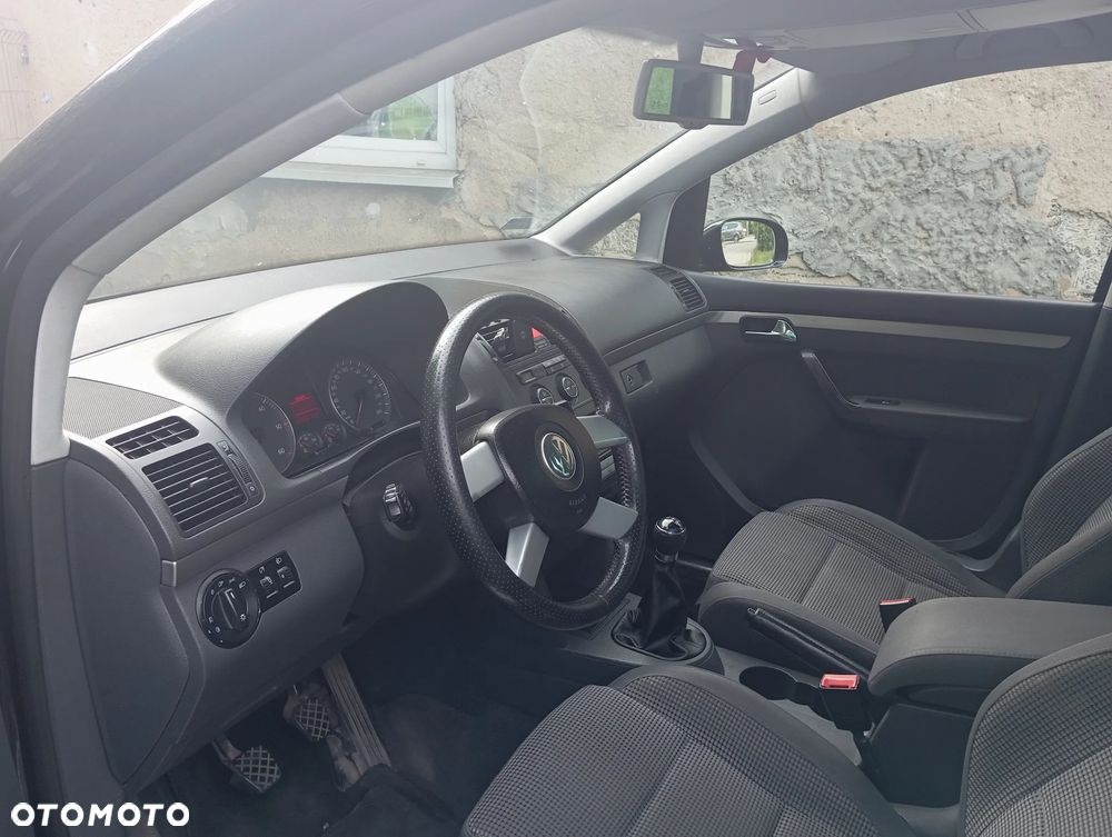 Volkswagen Touran - 9
