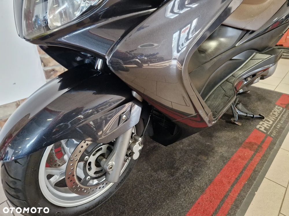Suzuki Burgman - 24