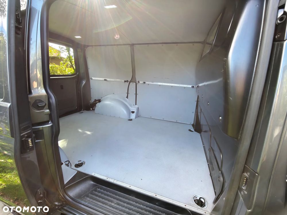 Volkswagen Transporter - 18