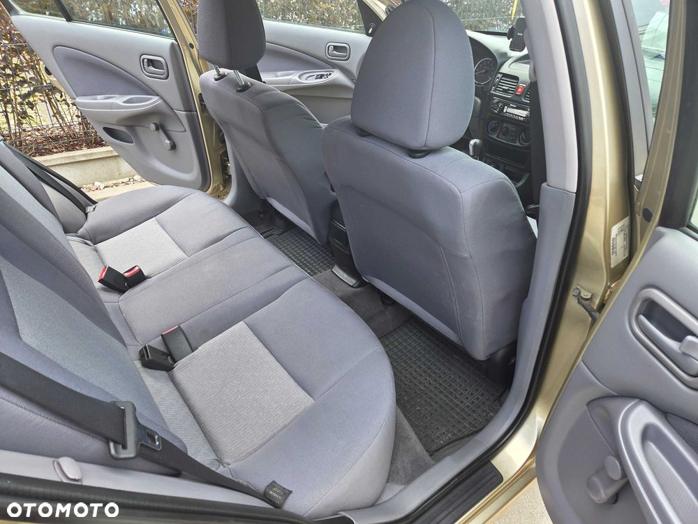 Nissan Almera - 7
