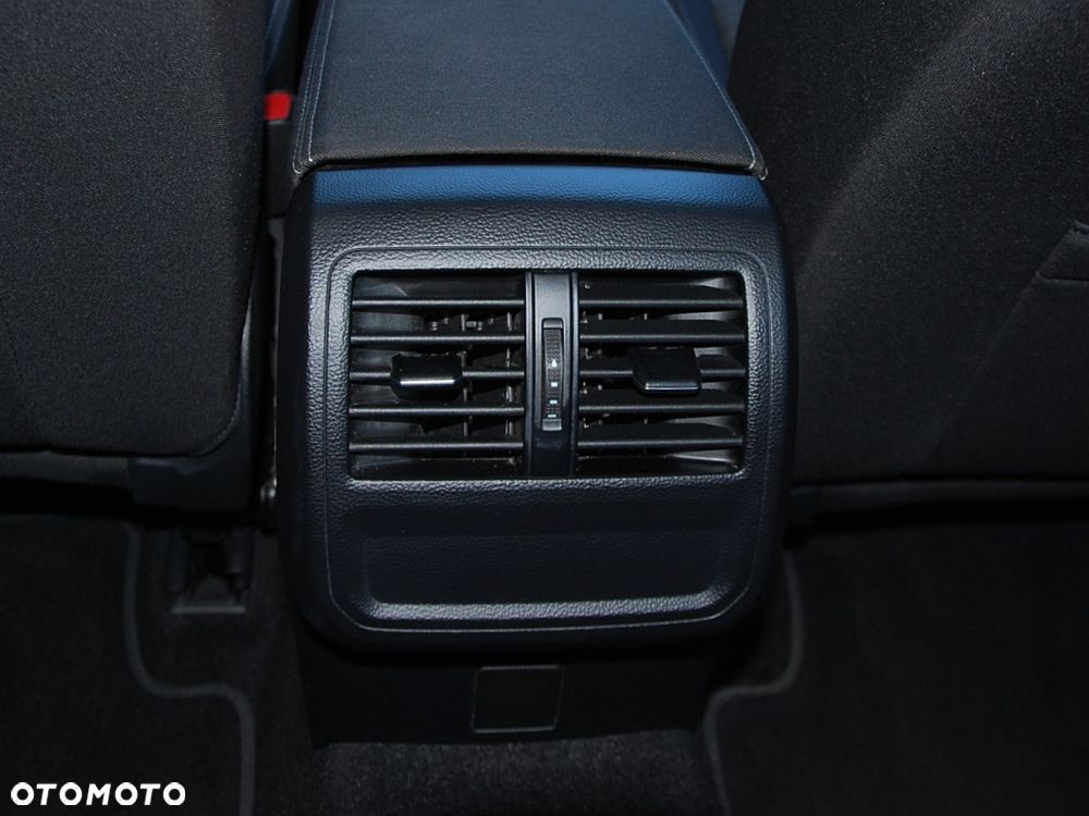 Volkswagen Passat - 37