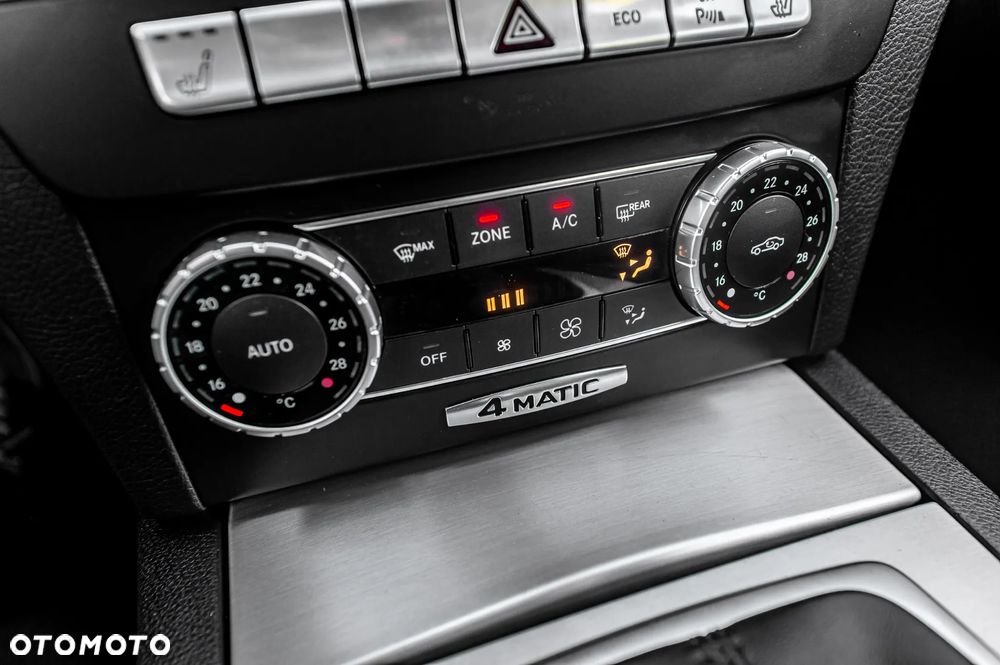 Mercedes-Benz Klasa C 250 CDI 4Matic 7G-TRONIC Avantgarde Edition - 31