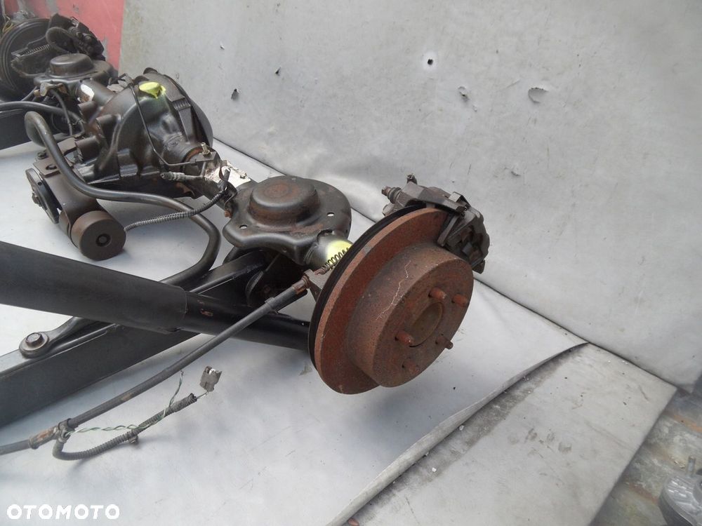 MOST TYŁ TYLNY JEEP CHEROKEE KJ LIBERTY 3.7 3.73 TARCZE - 1