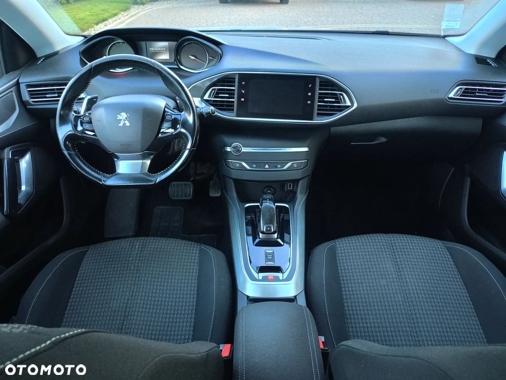 Peugeot 308 - 8