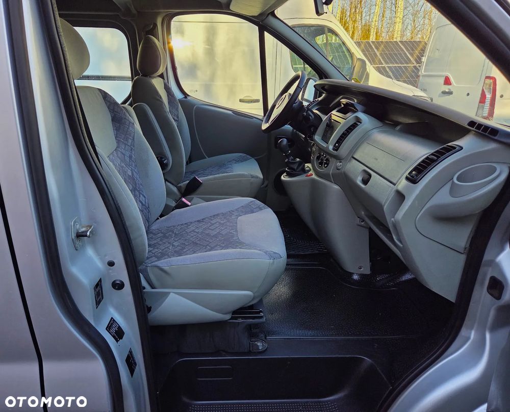 Renault Trafic Vivaro - 11