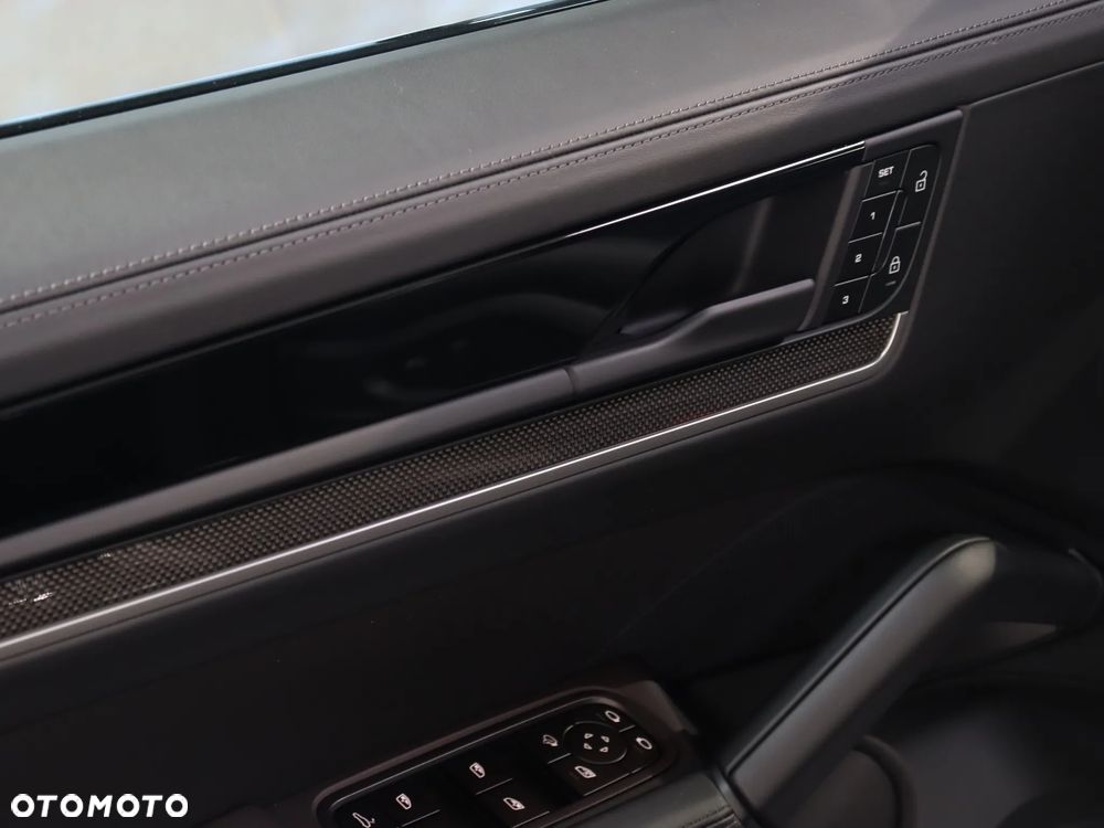 Porsche Cayenne - 23