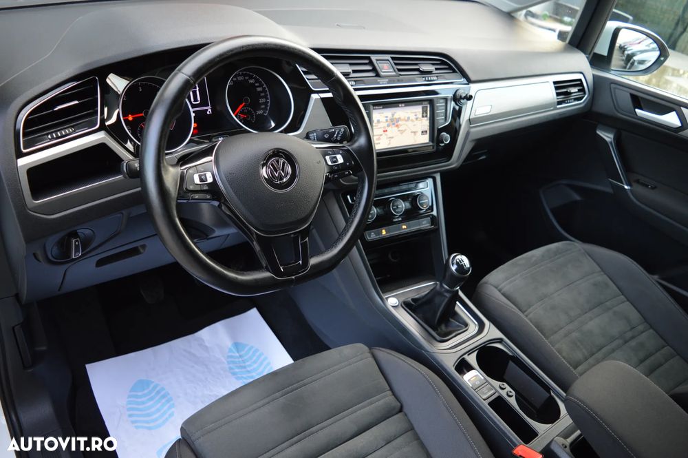 Volkswagen Touran 2.0 TDI SCR Highline - 21