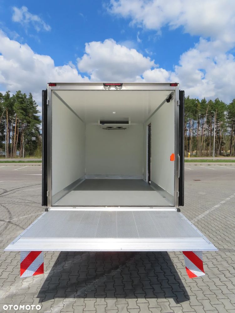 Volkswagen Crafter 50 BiTDI 2.0 177 KM Mroźnia -29 st.C + Winda Załadowcza DHOLLANDIA 750 Kg UDŹWIG, Grube Ściany Chłodnia Boczne Drzwi IGLOOCAR Rozstaw Osi 4490 mm, DMC 3500 Kg, Kat. Prawa Jazdy B, Tylne Koła Bliźniacze WZMACNIANY, Tempomat, Asystent Jazdy Stan Wizualny I Techniczny NOWY Tak Jak Z Taśmy Produkcyjnej Gotowy Dostępny OKAZJA POLECAM - 24