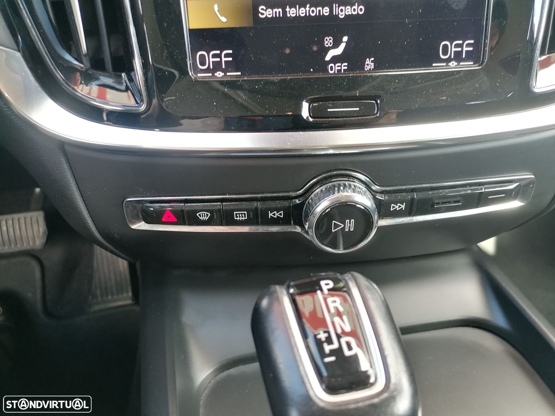 Volvo V60 2.0 D3 Momentum Geartronic - 19