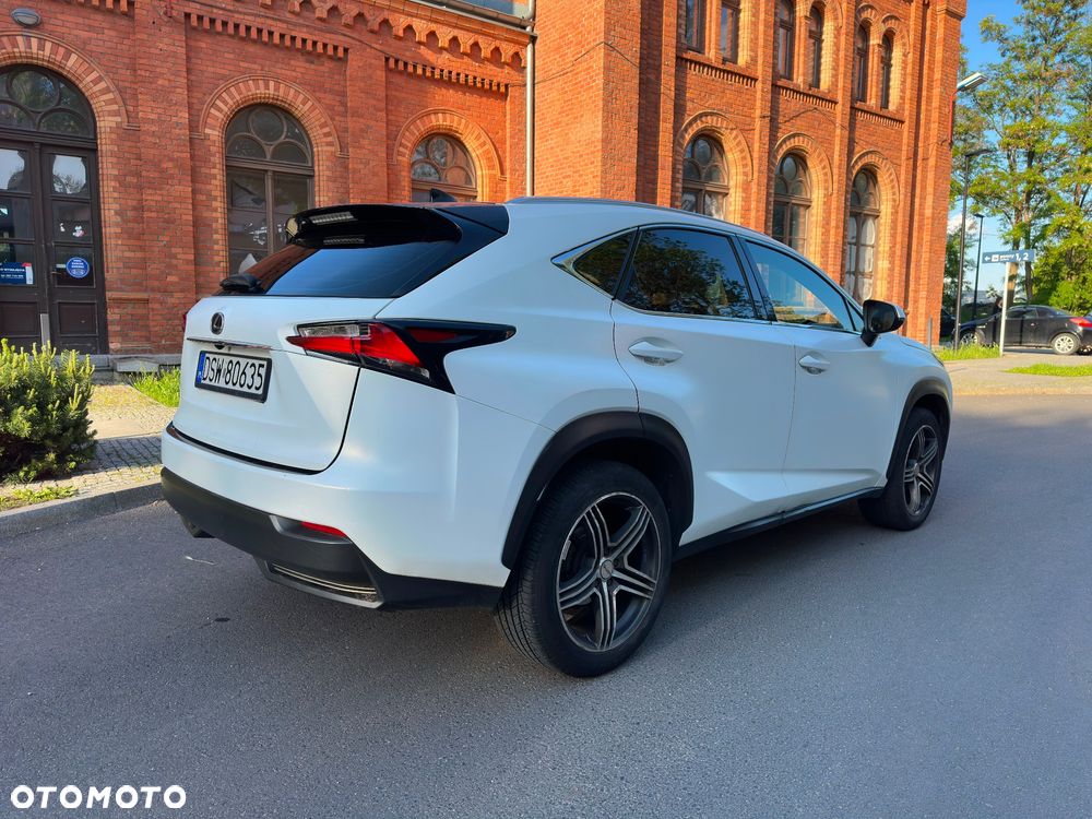Lexus NX 300h Prestige AWD - 4