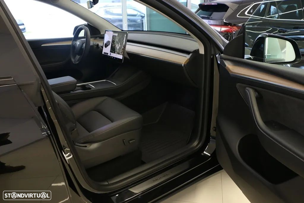 Tesla Model Y - 18