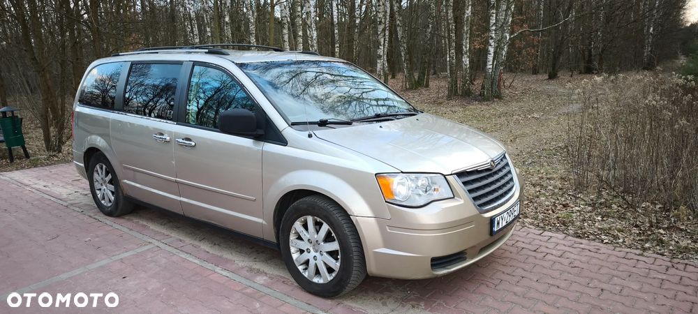 Chrysler Town & Country - 5