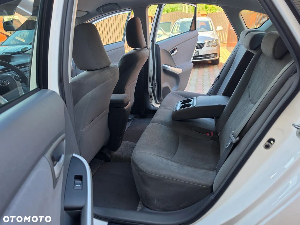 Toyota Prius (Hybrid) - 22