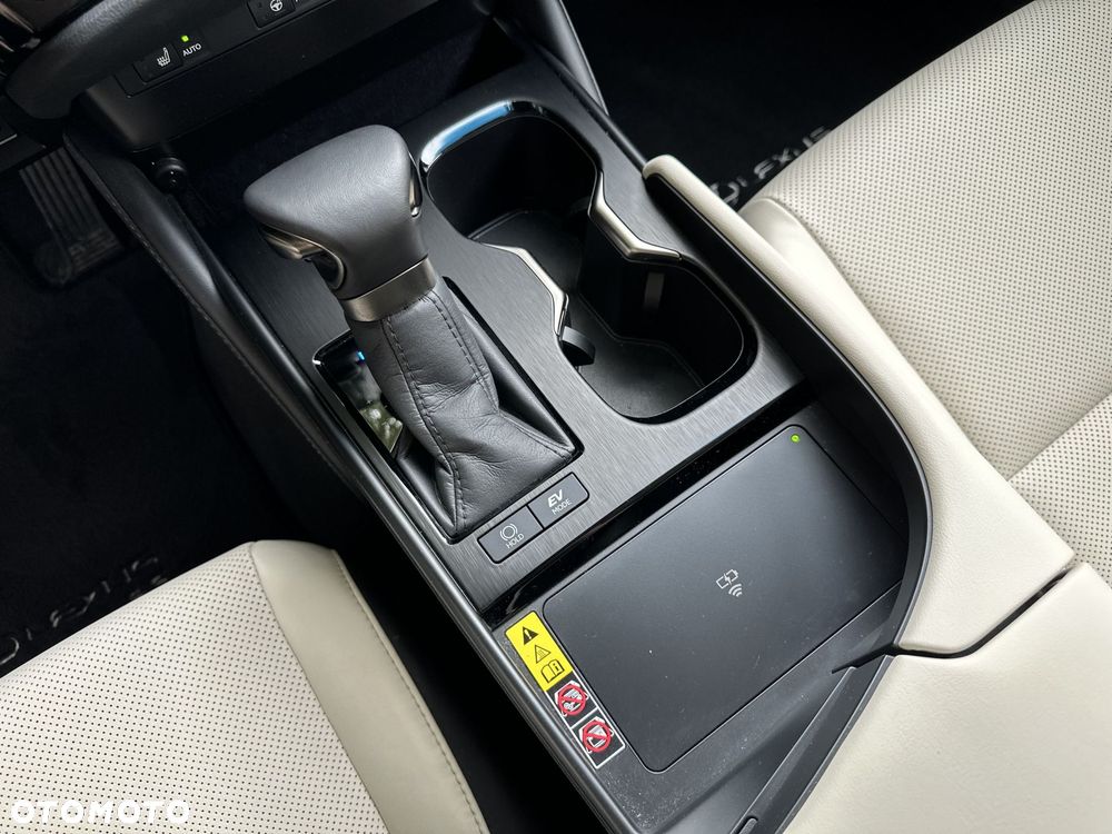 Lexus ES 300h Business Edition - 19