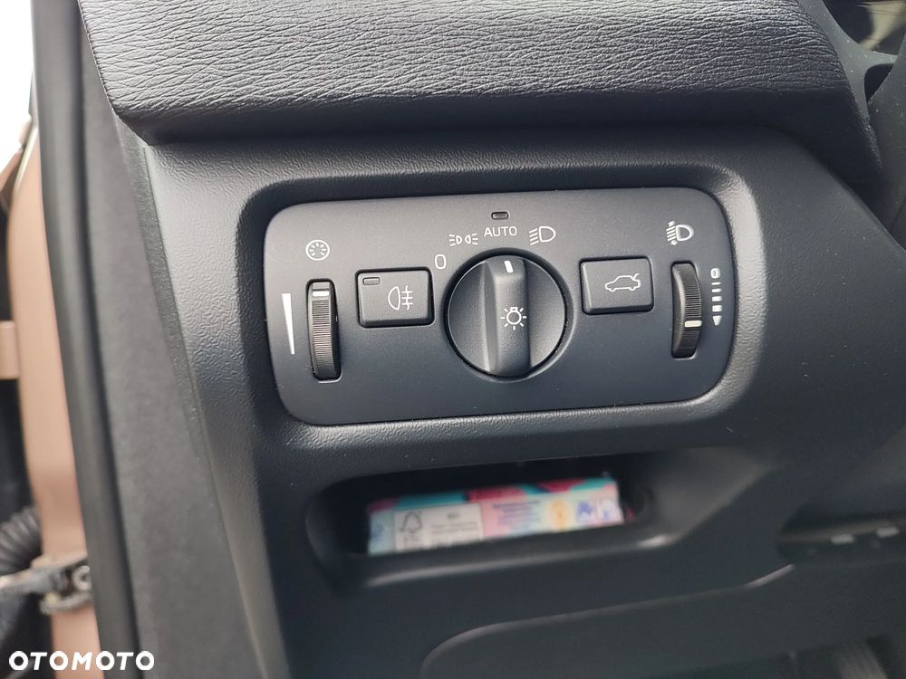 Volvo V40 T2 Summum - 17