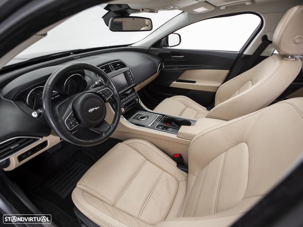 Jaguar XE - 9