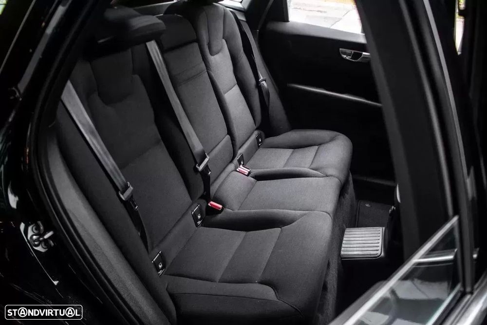 Volvo XC 60 2.0 T6 PHEV Inscription AWD - 33