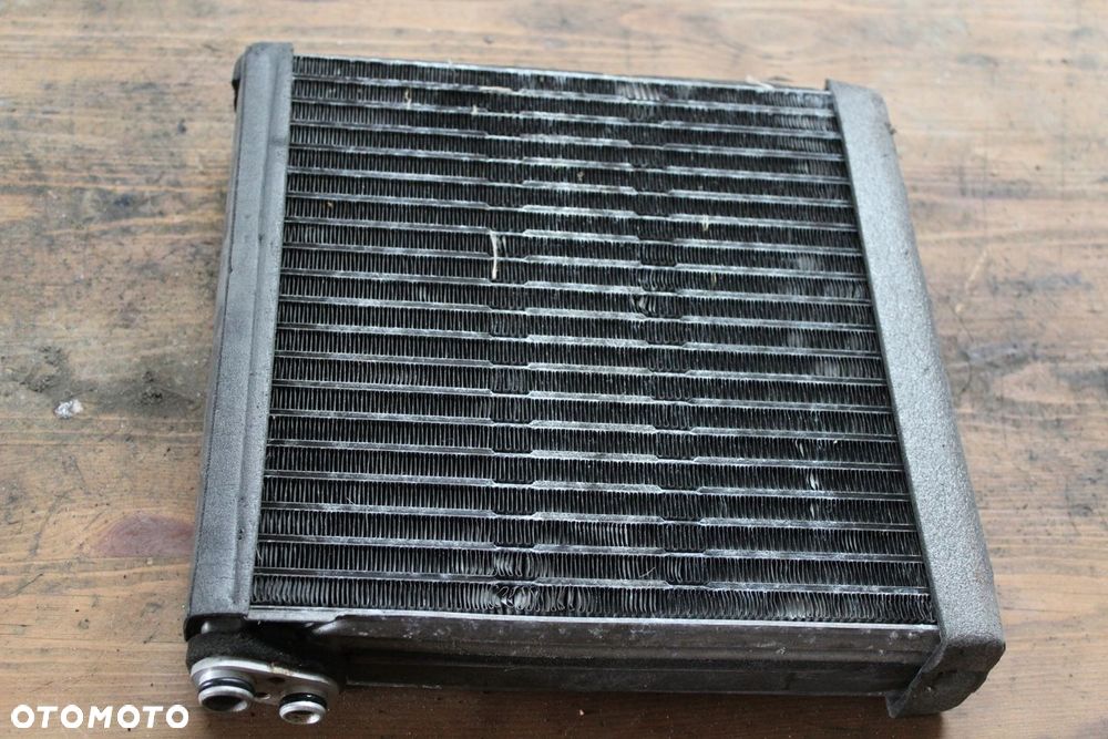 PAROWNIK KLIMATYZACJI AVENSIS VERSO EUROPA - 2