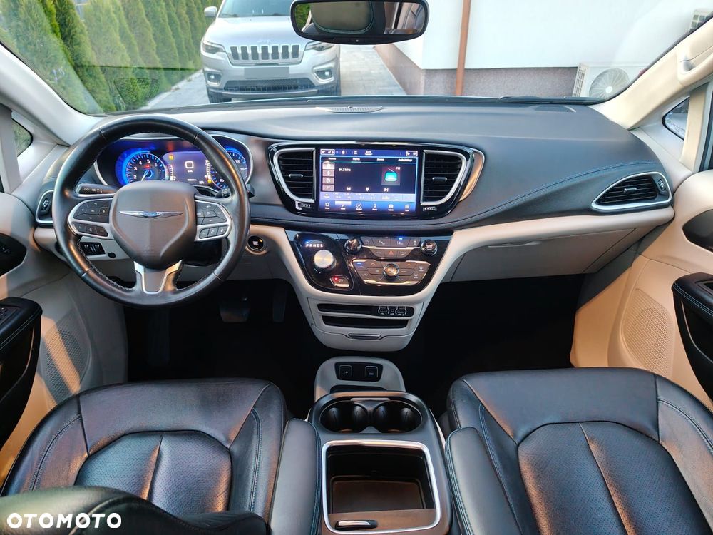 Chrysler Pacifica - 8