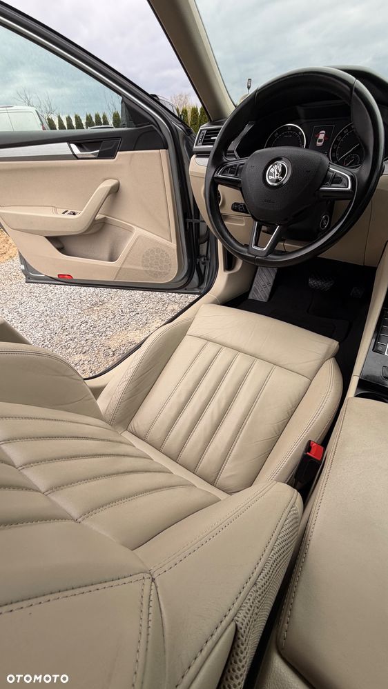 Skoda Superb 2.0 TDI DSG Ambition - 26