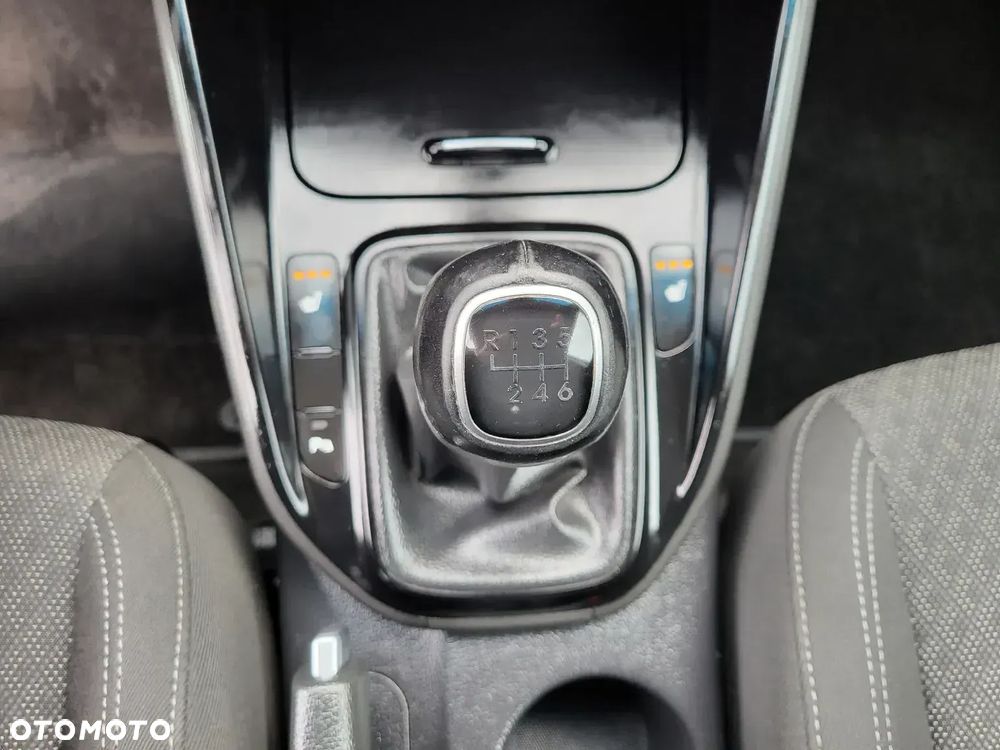 Kia Carens 1.6 GDI UEFA EURO 2016 - 18