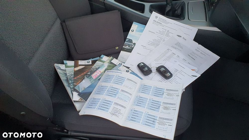 BMW Seria 3 320i - 28