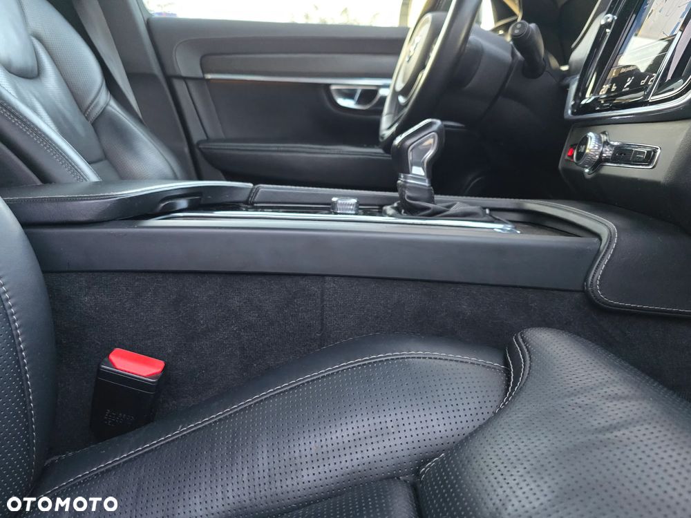 Volvo V90 Cross Country - 17