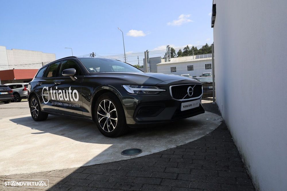 Volvo V60 2.0 B4 Momentum Geartronic - 27