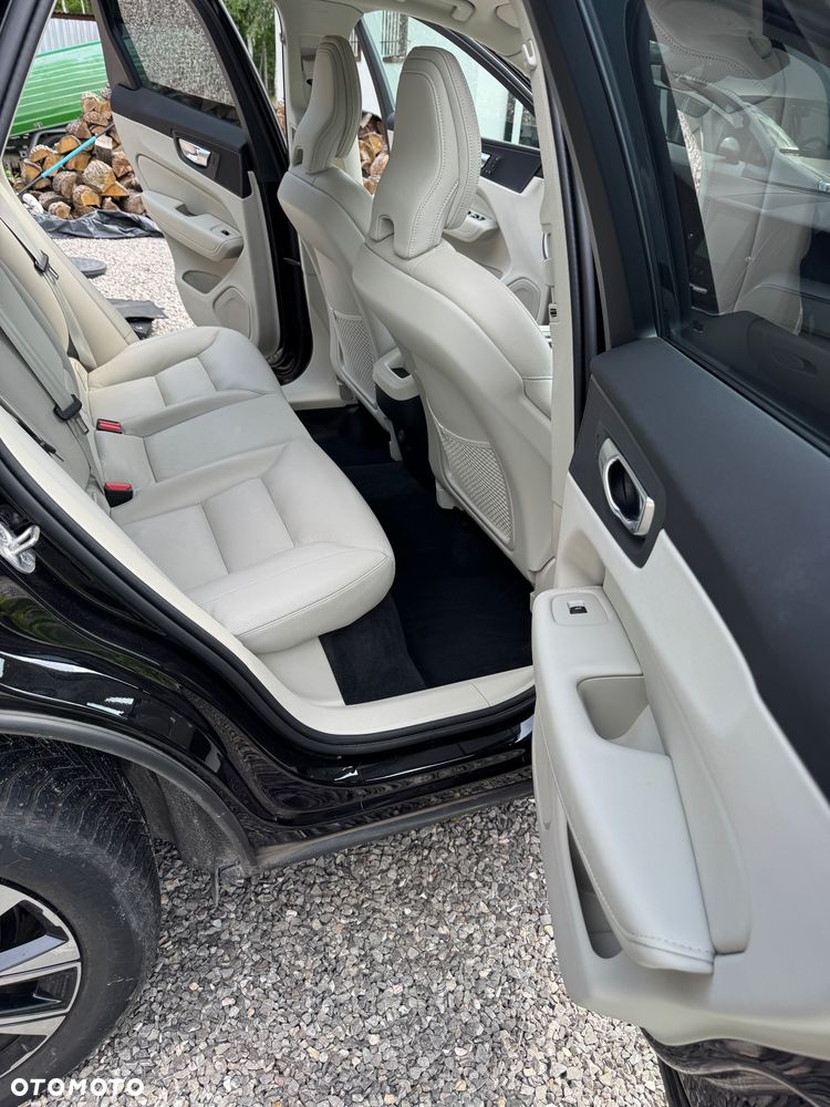 Volvo XC 60 B4 D AWD Plus Dark - 16