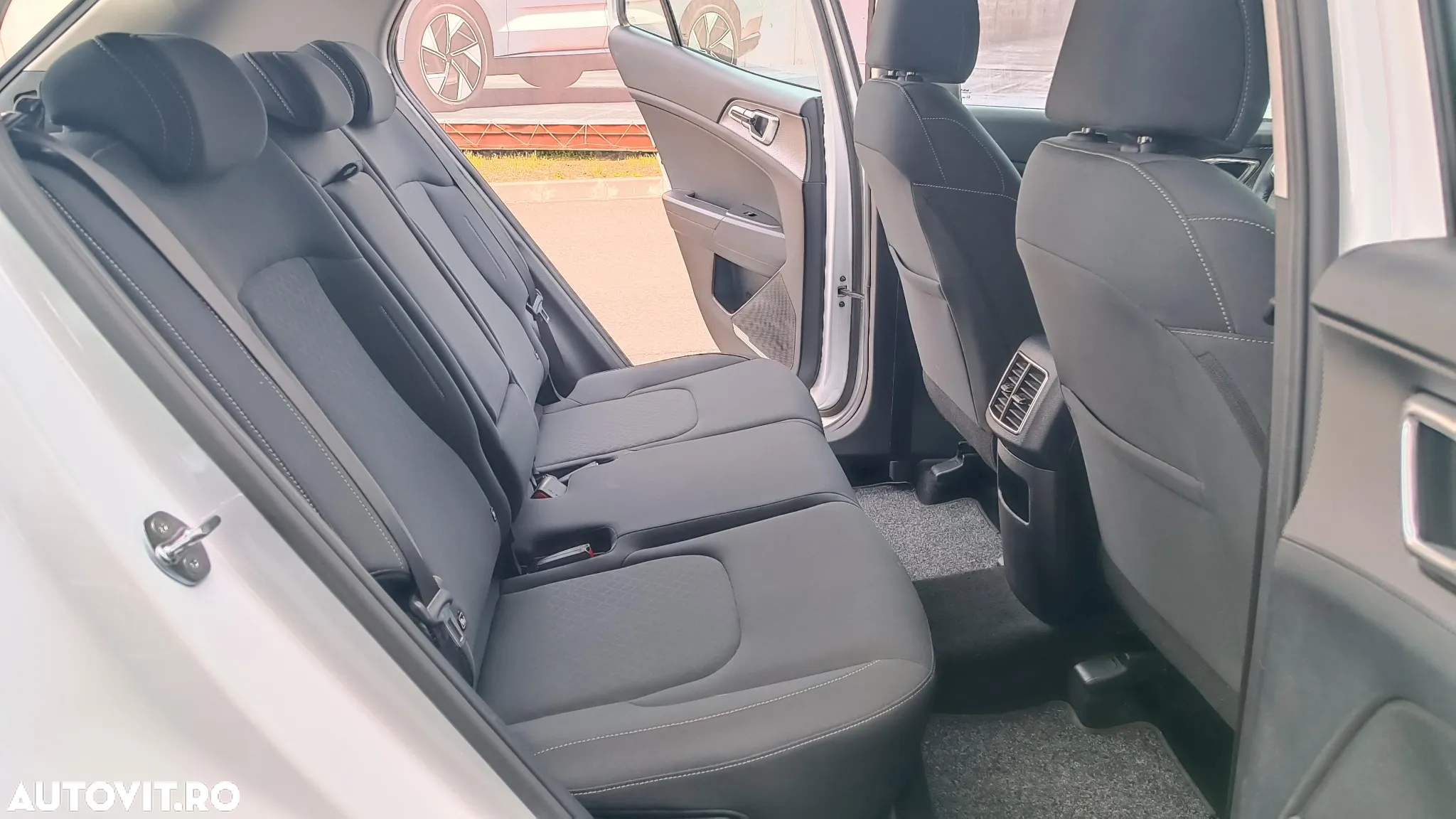 Kia Sportage 1.6 T-GDI 6MT 4x2 Urban - 28