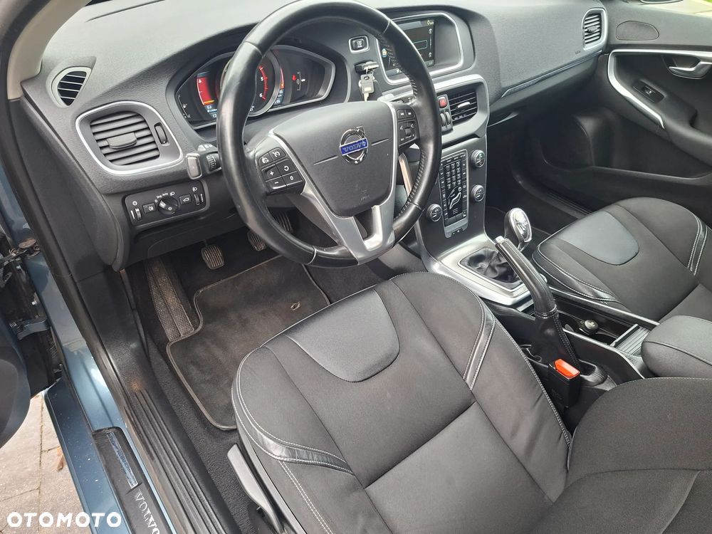 Volvo V40 D2 Momentum - 16
