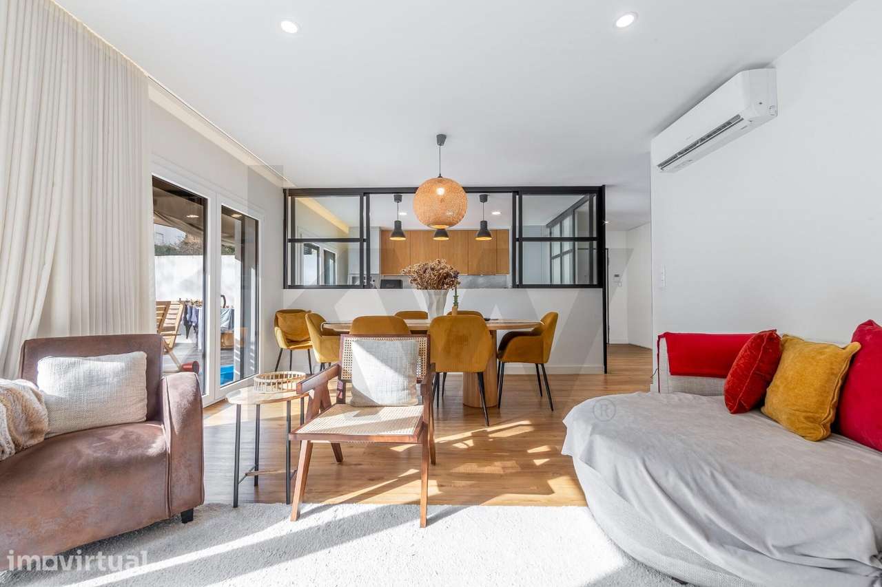 T3 Praticamente Novo com Terraço e 2 Lugares de Garagem - Grande imagem: 2/33