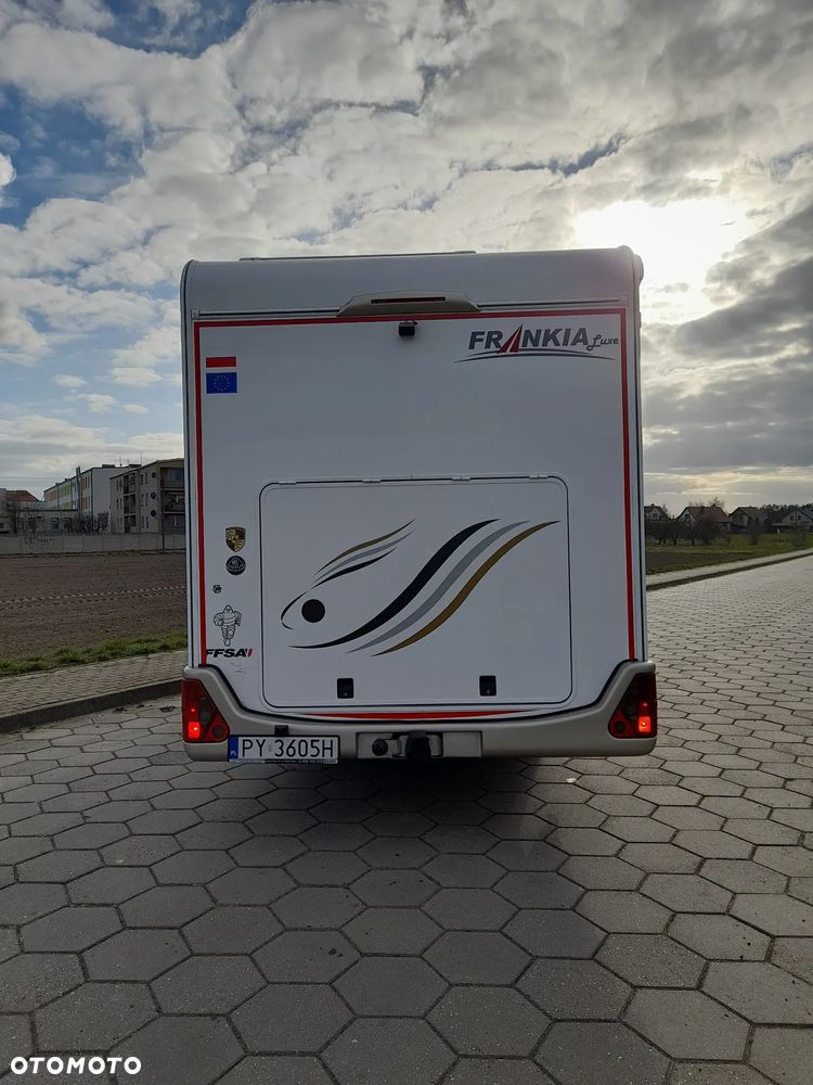 Mercedes-Benz Sprinter - 12