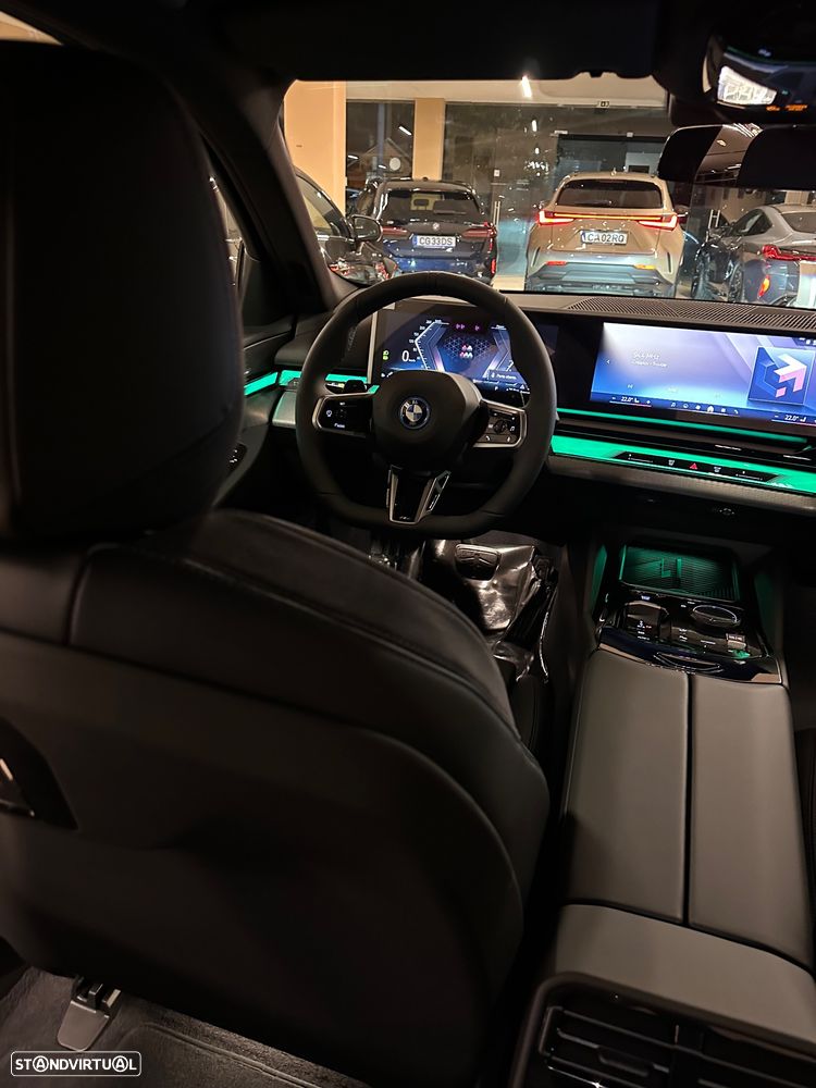 BMW 530 e Pack Desportivo M - 15