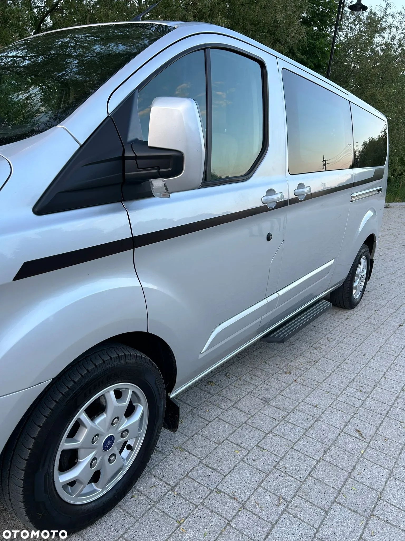 Ford Tourneo Custom - 4