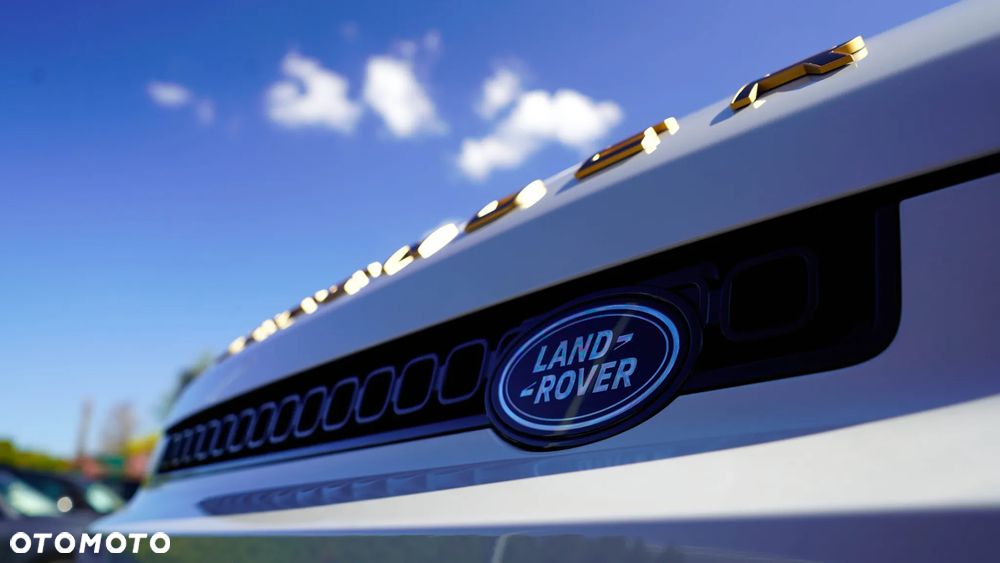 Land Rover Defender - 7