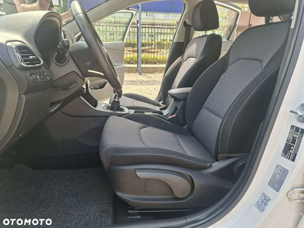Hyundai i30 1.5 DPI Classic + - 17