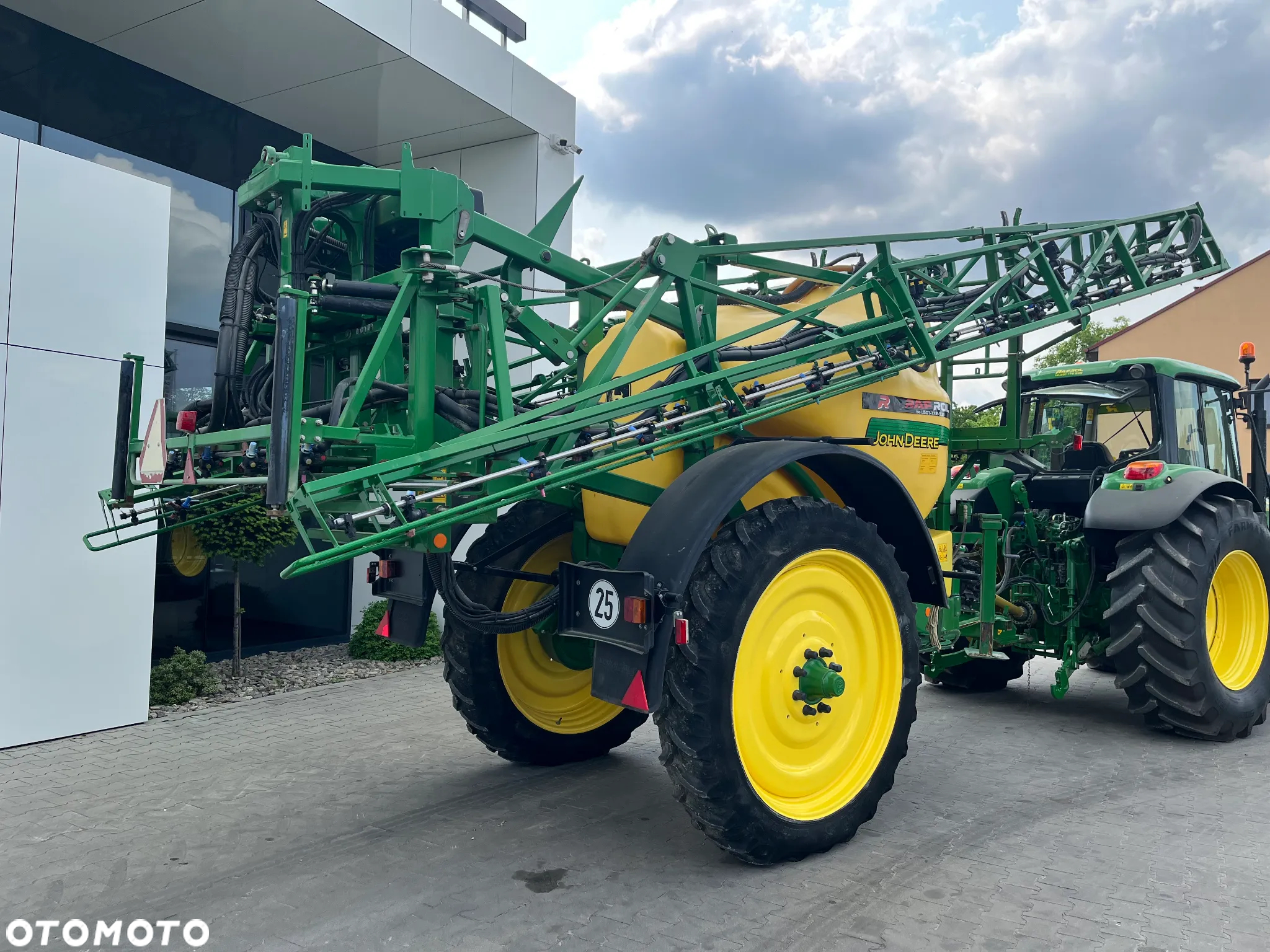 John Deere 832 - 4