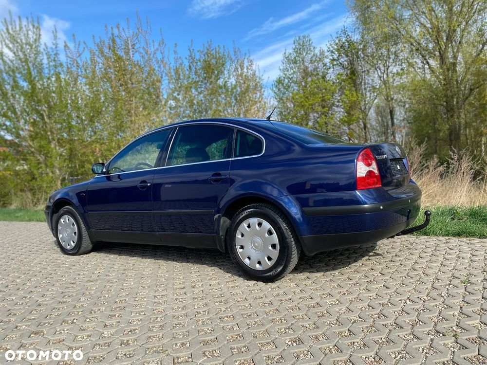 Volkswagen Passat - 1