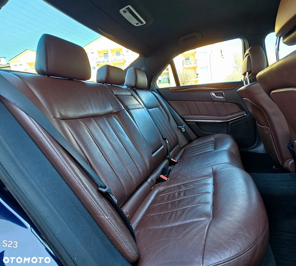 Mercedes-Benz Klasa E 300 CDI DPF BlueEFFICIENCY 7G-TRONIC Avantgarde - 12